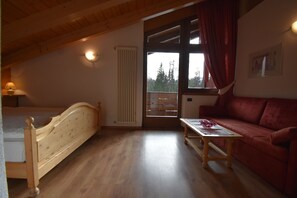 Rollaway beds, free WiFi, bed sheets