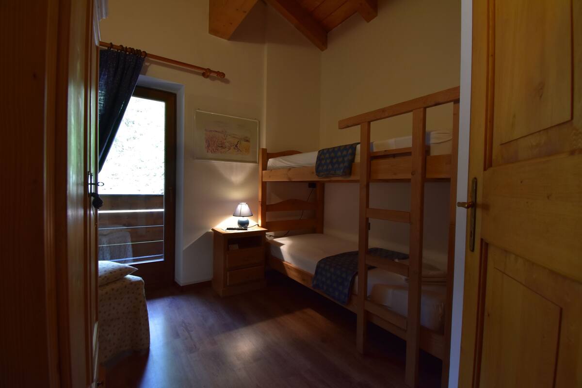 Rollaway beds, free WiFi, bed sheets