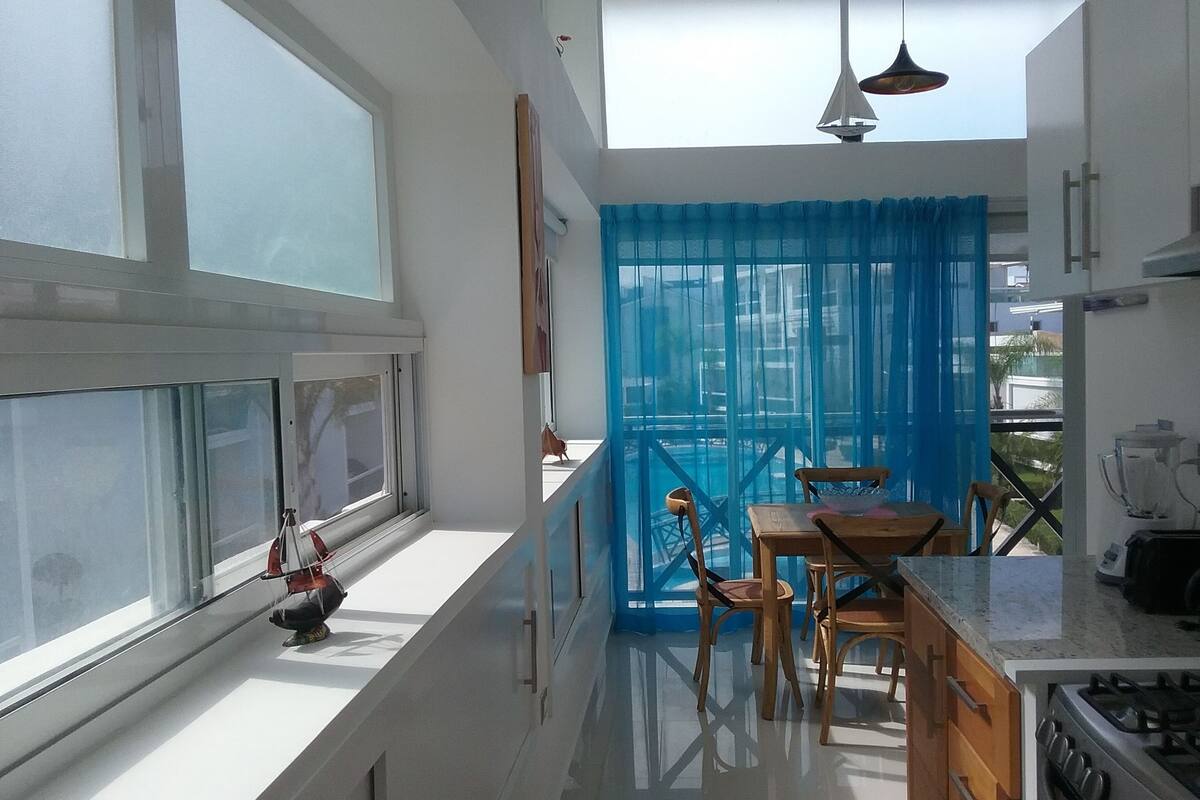 ستائر تعتيم ومكواة/لوح كي وواي فاي مجانًا وملاءات أسرّة