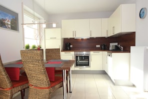 Kühlschrank, Mikrowelle, Geschirrspüler