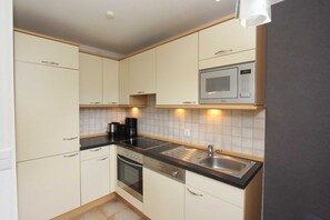 Kühlschrank, Mikrowelle, Geschirrspüler