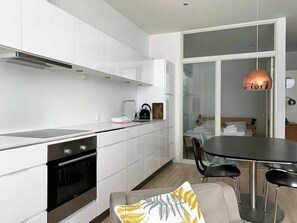 Refrigerador, horno, parrilla de estufa y lavavajillas 