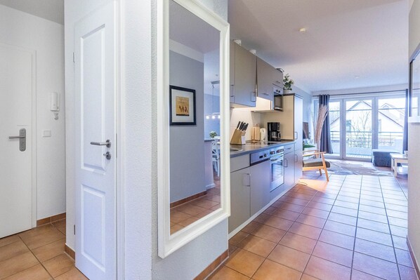 Fridge, microwave, dishwasher, coffee/tea maker