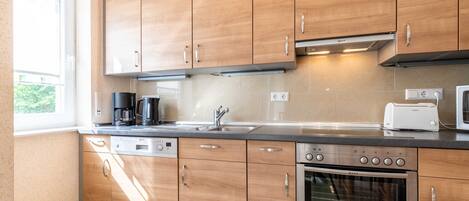 Køleskab, mikrobølgeovn, ovn, opvaskemaskine