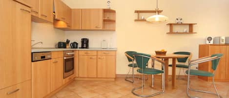 Kühlschrank, Mikrowelle, Geschirrspüler