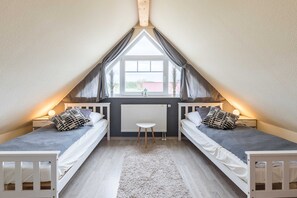 3 bedrooms, travel crib, WiFi, bed sheets