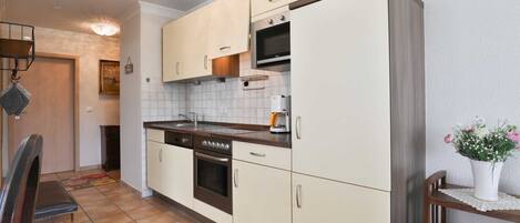 Kühlschrank, Mikrowelle, Geschirrspüler