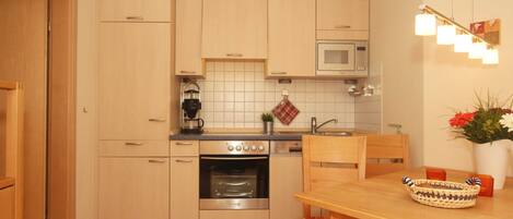 Kühlschrank, Mikrowelle, Geschirrspüler