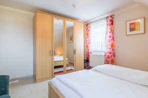 2 Schlafzimmer, Reisekinderbett, WLAN, Bettwäsche