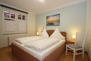 3 bedrooms, travel crib, WiFi, bed sheets