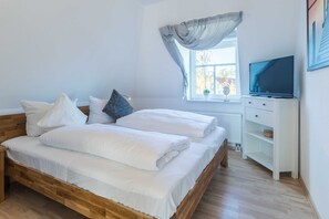 2 bedrooms, travel crib, WiFi, bed sheets