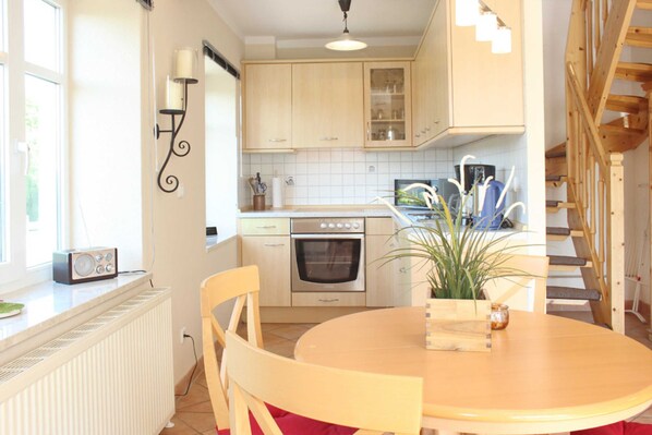 Fridge, dishwasher, coffee/tea maker, electric kettle