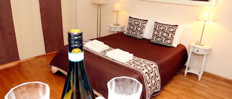 1 Schlafzimmer, BĂŒgeleisen/BĂŒgelbrett, WLAN, BettwĂ€sche