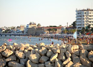 På stranden og strandhåndklær