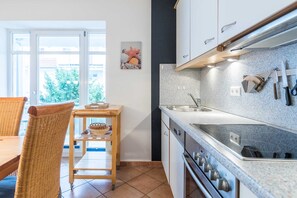Fridge, microwave, dishwasher, coffee/tea maker