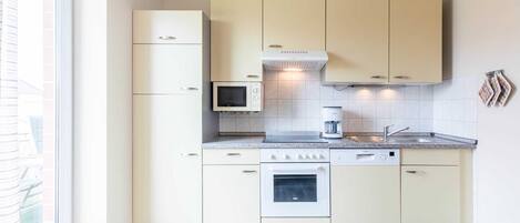 Fridge, microwave, dishwasher, coffee/tea maker