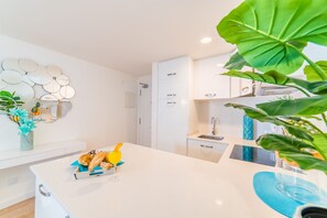 Fridge, microwave, oven, stovetop - Sa Maniga 3 E comfortable apartment, beachfront, 2 bedrooms, up to 4pers. WLAN (Cala Millor)