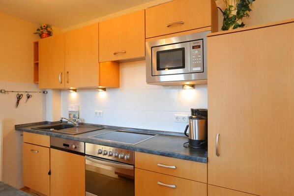 Fridge, microwave, dishwasher, coffee/tea maker