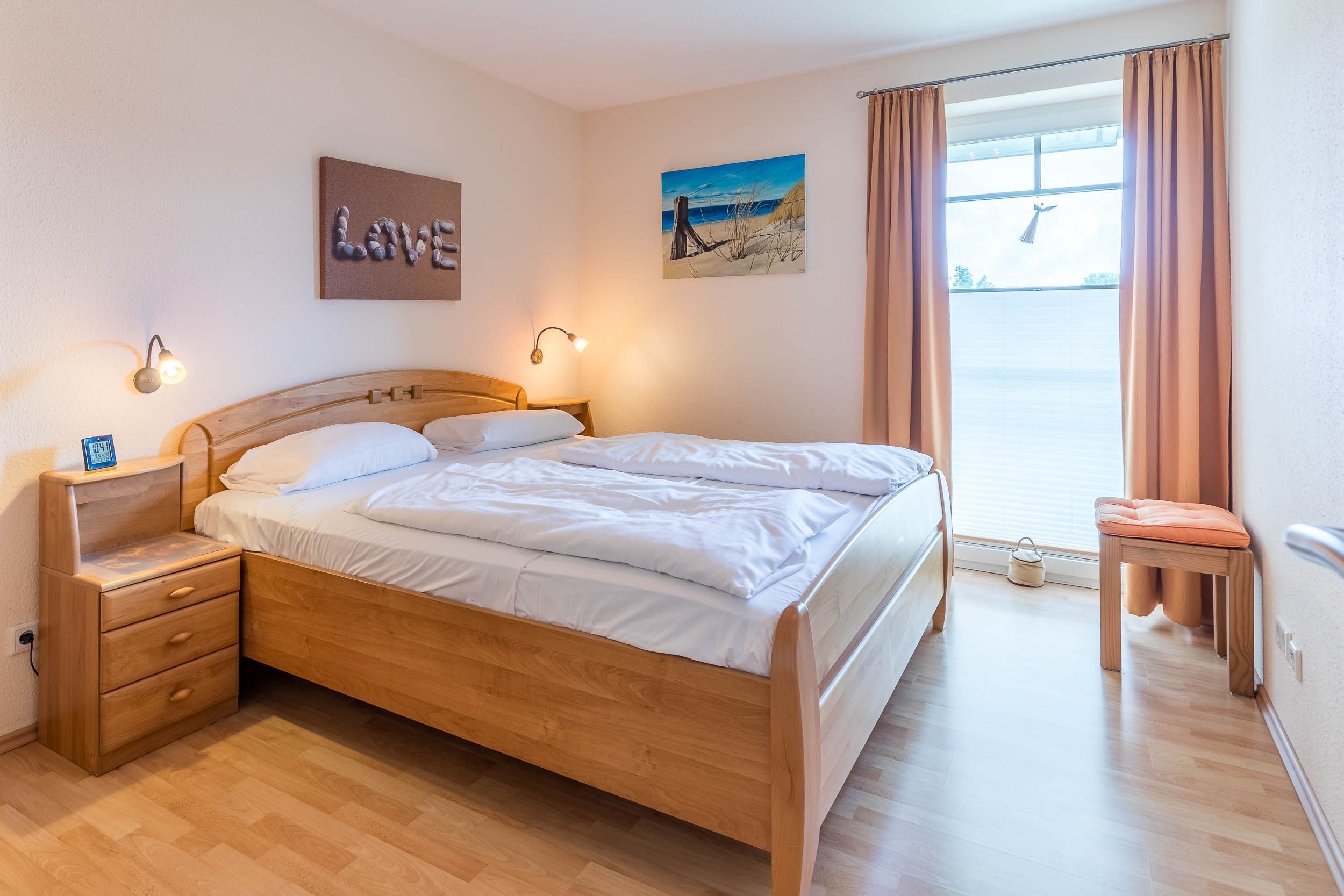 2 bedrooms, travel crib, WiFi