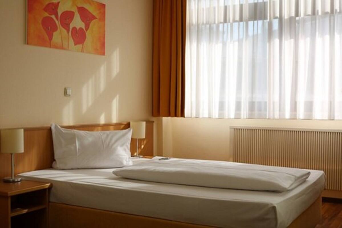 Hypo-allergenic bedding, in-room safe, desk, soundproofing