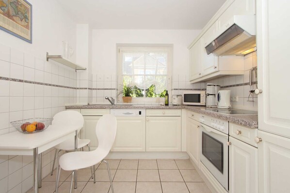 Kühlschrank, Mikrowelle, Geschirrspüler