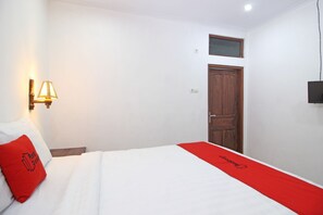 Desk, free WiFi, bed sheets