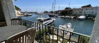 PORT GRIMAUD: Dream apartment in a quiet and precious neighborhood