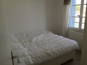 3 chambres, fer et planche à repasser, Wi-Fi, literie fournie