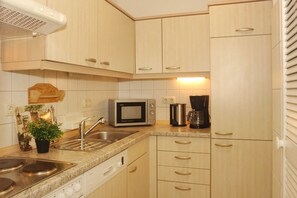 Kühlschrank, Mikrowelle, Geschirrspüler