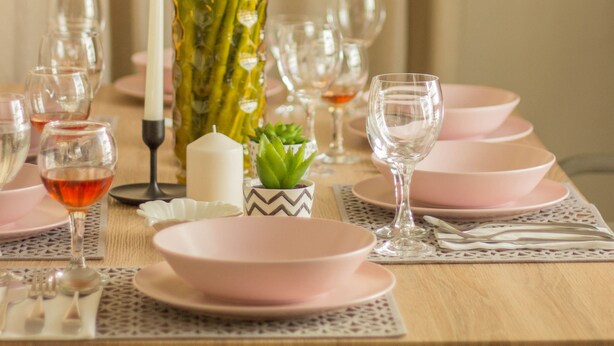 House | In-room dining