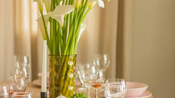 House | In-room dining