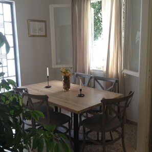 Huis | Dineren in de kamer