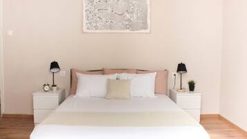 House | Blackout drapes, iron/ironing board, free WiFi, bed sheets