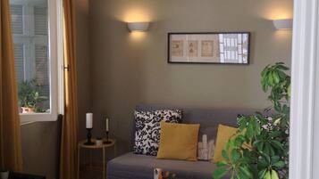 House | Living room | Flat-screen TV