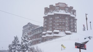 Exterior - Magnificent apartment, Résidence Ours Blanc, is south facing (Huez)