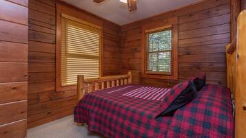 3 bedrooms, desk, iron/ironing board, travel cot