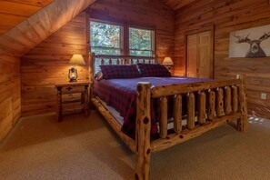 3 bedrooms, desk, iron/ironing board, travel cot - Winter Adventure Cabin|Minutes to Shanty Creek|3BR (Bellaire)