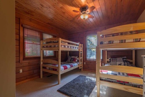 Winter Adventure Cabin|Minutes to Shanty Creek|3BR