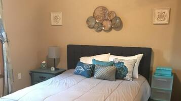 3 quartos, ferros/tábuas de passar roupa, berço de viagem