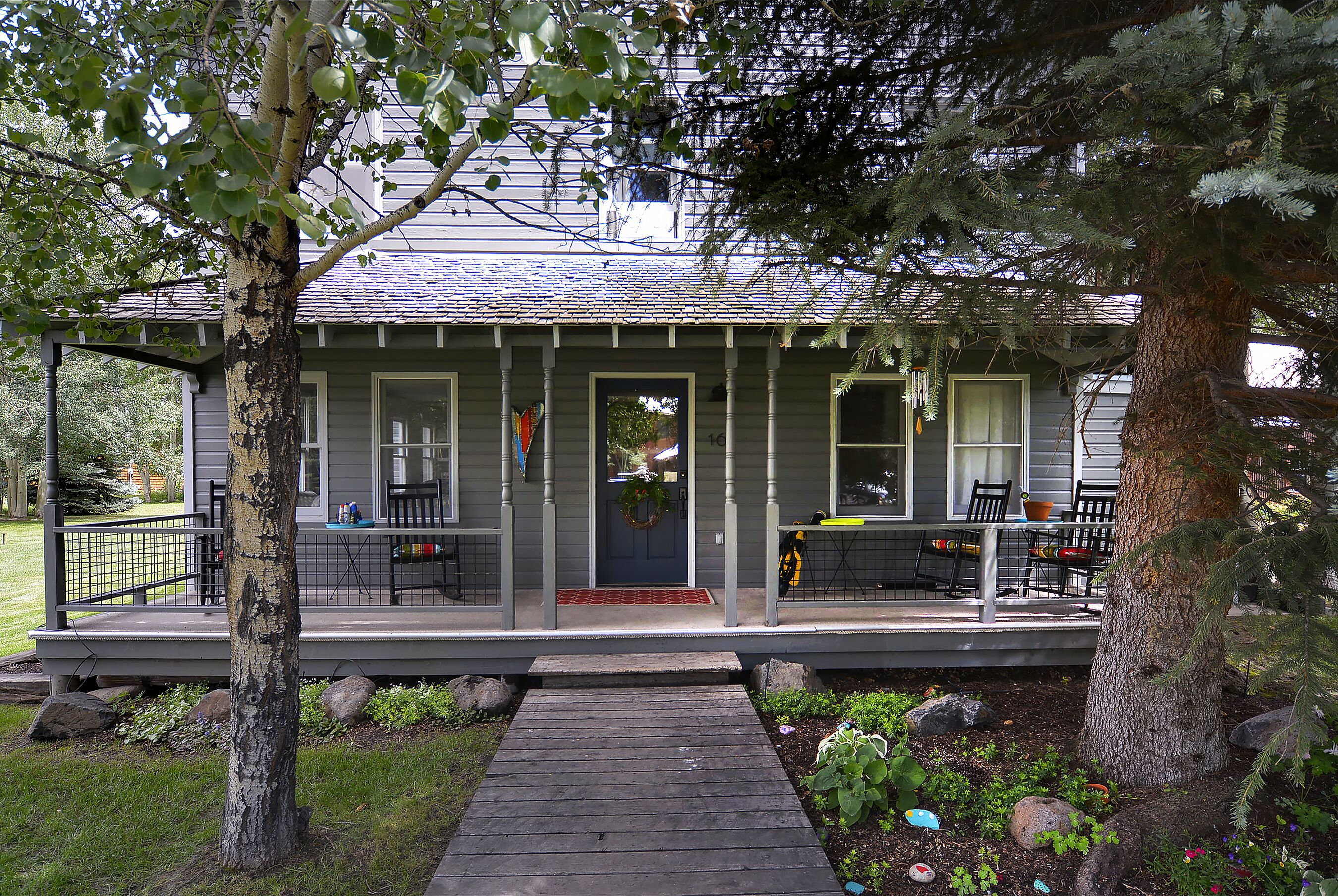 Luxury Home 2 Blocks from Elk Avenue! Elevated Hot Tub! Views of Mt CB! Big Yard