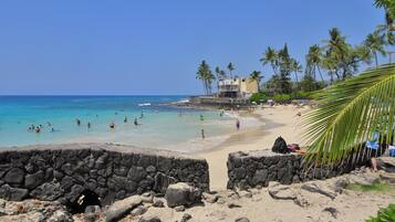 Chaises longues, serviettes de plage