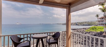 Amazing Direct Ocean Front Condo - Beautiful Sunsets, watch dolphins and whales