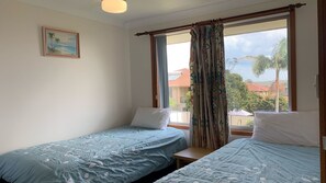 3 bedrooms, iron/ironing board, bed sheets