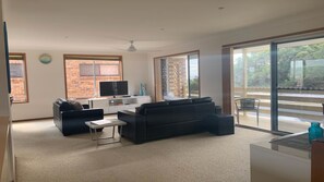 TV - 133 Ocean Drive - Headland Paradise (EVANS HEAD)