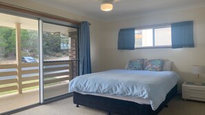 3 habitaciones, tabla de planchar con plancha y ropa de cama 