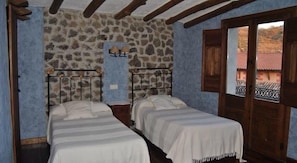 1 habitación, cortinas blackout, wifi gratis y ropa de cama 