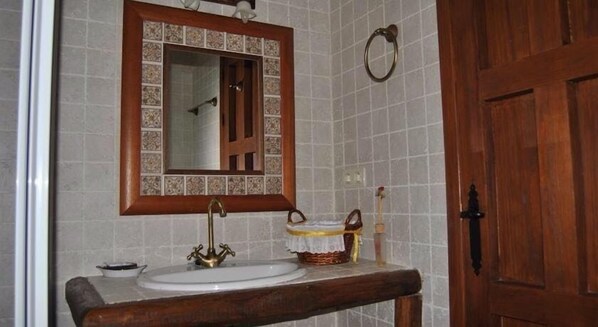 Bathroom - Casa Rural La Toza (Arroyomolinos de la Vera)