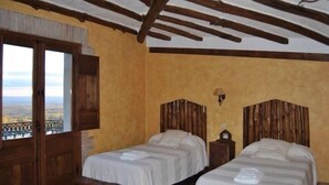 Twin Room, Non Smoking | 1 bedroom, blackout drapes, WiFi (free), bed sheets - Casa Rural La Toza (Arroyomolinos de la Vera)