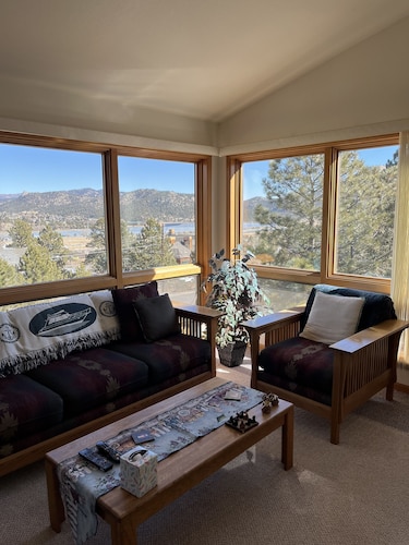 Näkymät Days Mountain Retreat -kadulle