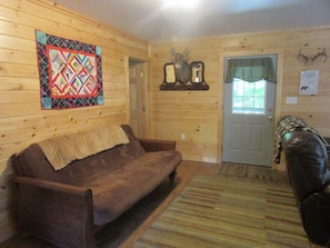 Smart TV, DVD player, books, video library - Das Good Cabin   Quiet Family Ranch Style Cabin Near Pa Grand Canyon/Hunting (Covington)